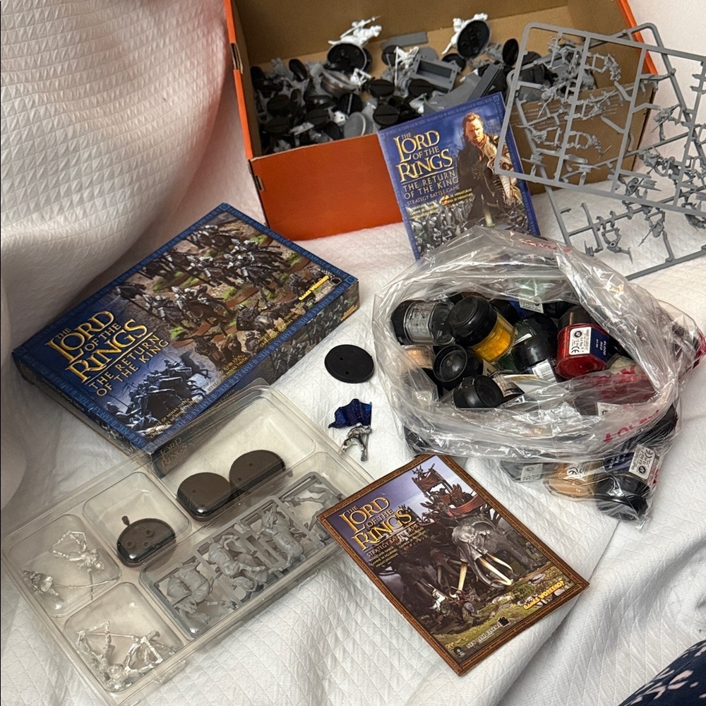 Vintage Lot: Lord of the Rings Miniature Set with Paints